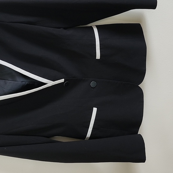 Calvin Klein black and white two button, career blazer, collarless, stretch. - Picture 3 of 10
